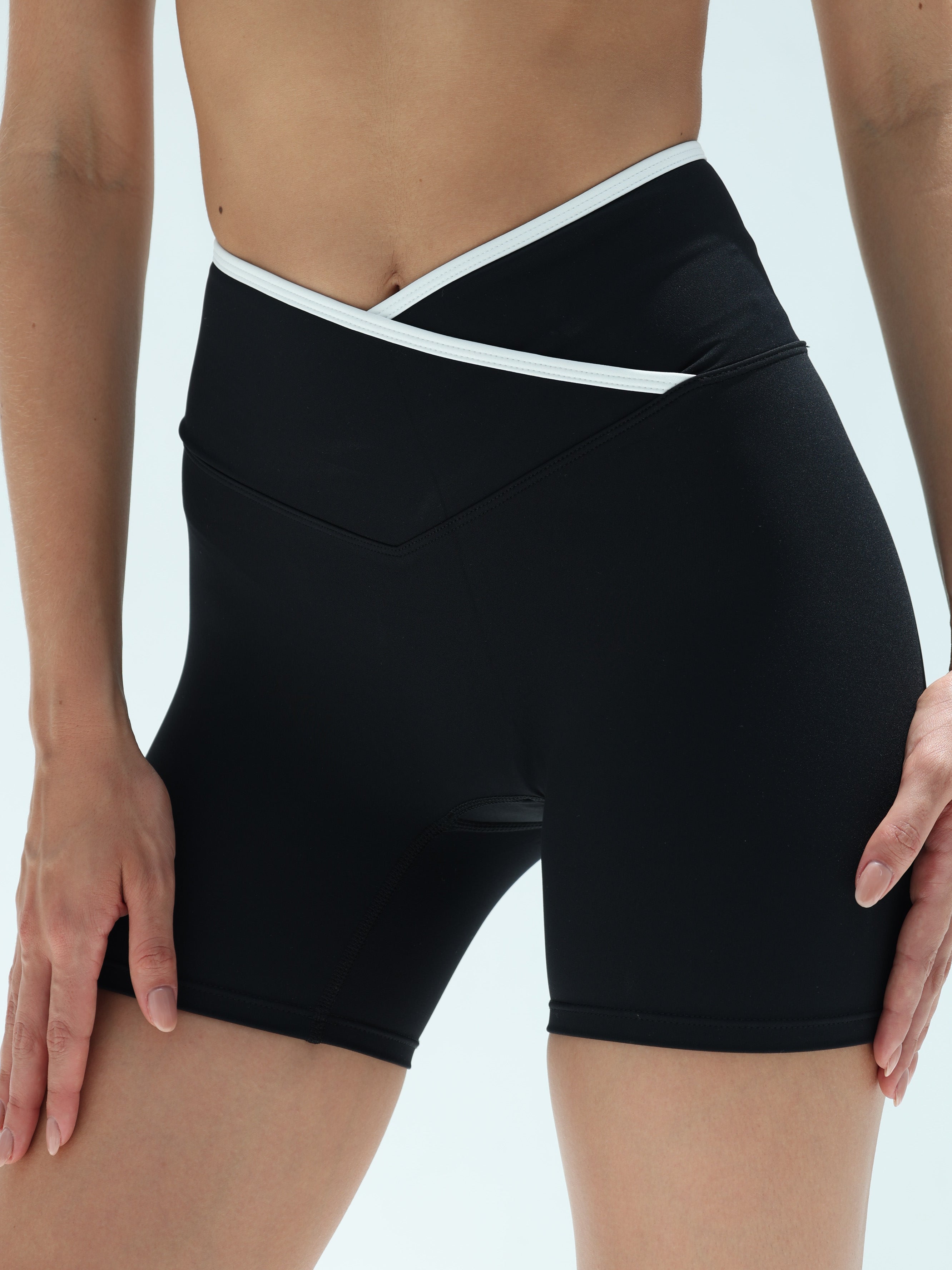 Contour Active Short - Black