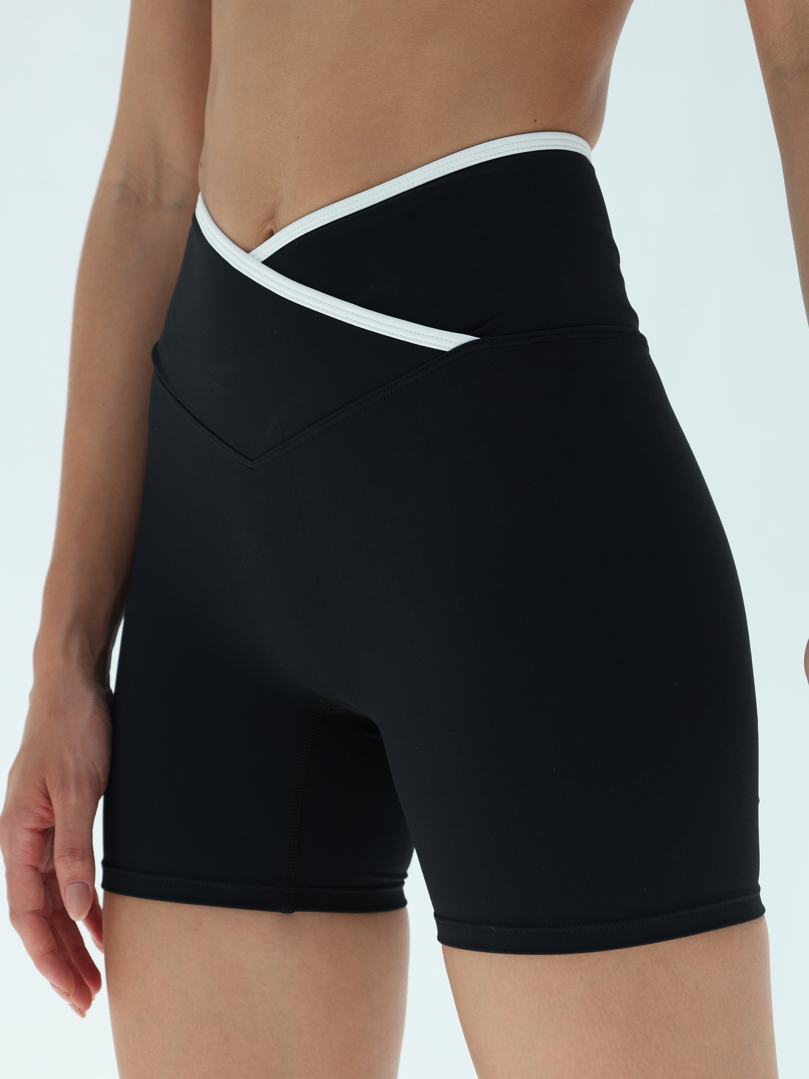 Contour Active Short - Black