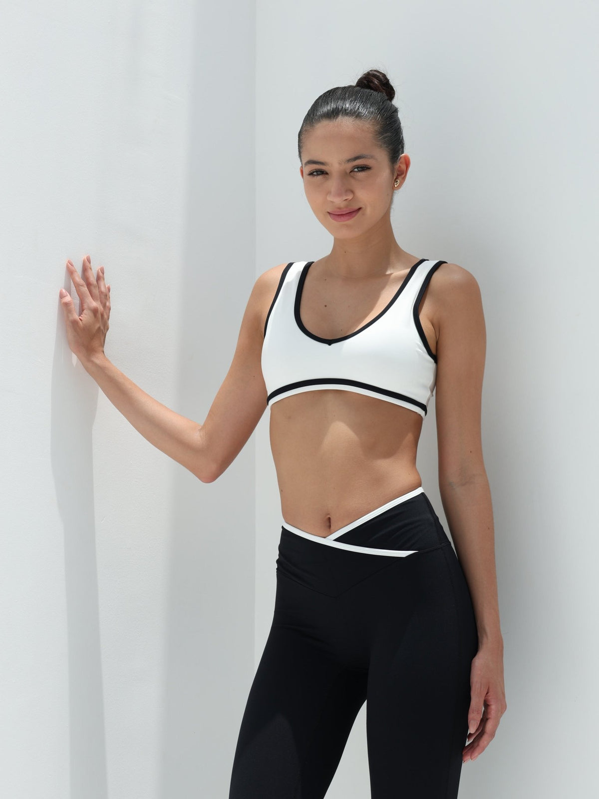 Contour Active Flare - Black - MohukiXSPants